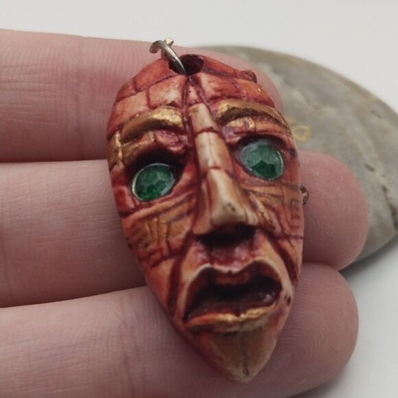 Carved red jasper totem tiki creepy necklace pendant emerald eyes unique - Picture 1 of 3